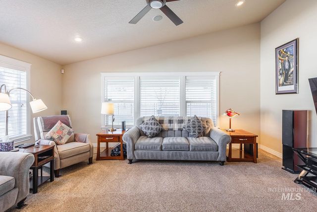 2084 W Cross Creek, Nampa, ID 83686