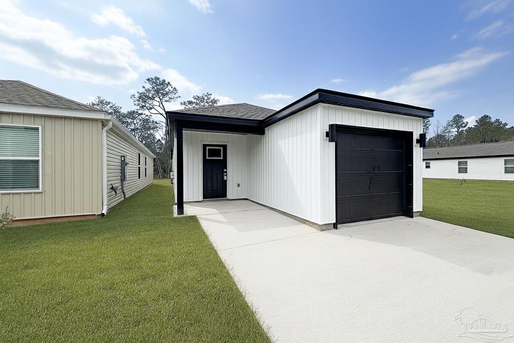 3223 Damon Dr, Milton, FL 32583