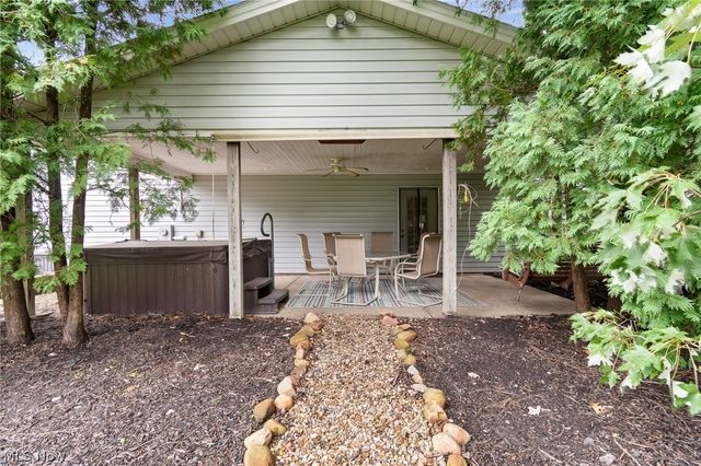 380 Naples Drive, Elyria, OH 44035