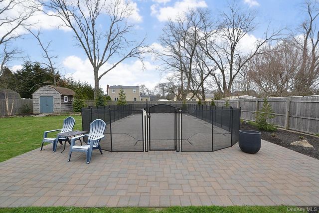 7 Katherine Place, Oakdale, NY 11769