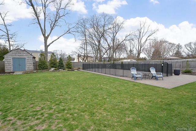 7 Katherine Place, Oakdale, NY 11769