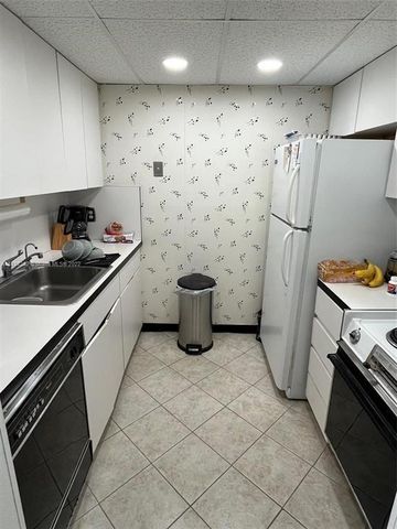 111 Briny Ave 27-04, Pompano Beach, FL 33062