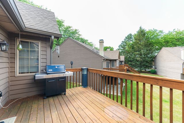 830 Millcreek Circle, Elgin, IL 60123