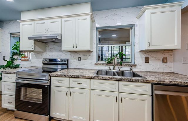7241 56TH AVENUE N, St Petersburg, FL 33709