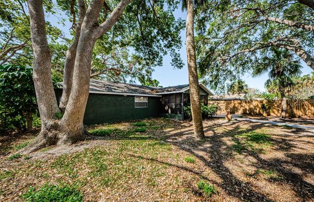 7241 56TH AVENUE N, St Petersburg, FL 33709