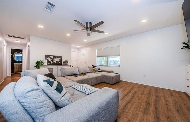 7241 56TH AVENUE N, St Petersburg, FL 33709