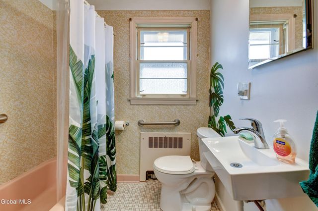 22 Julia Street, Amsterdam, NY 12010