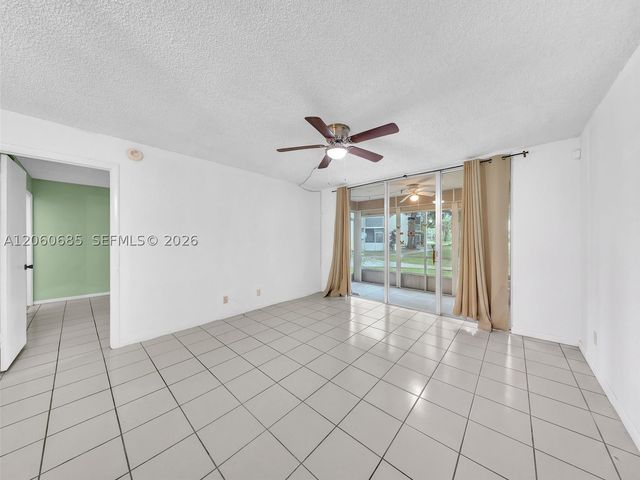3070 NW 48th Ter 111, Lauderdale Lakes, FL 33313