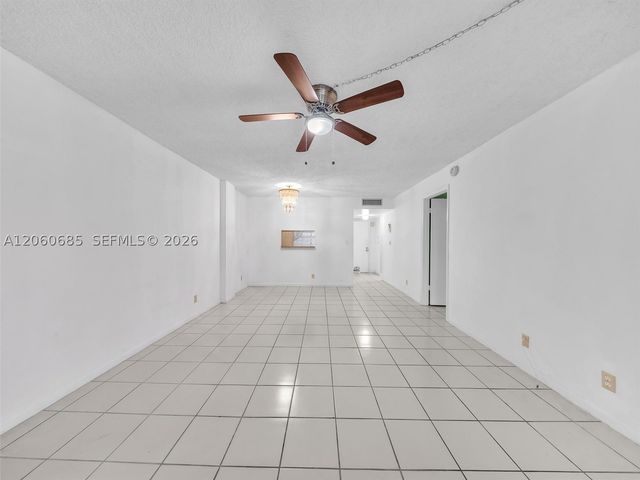 3070 NW 48th Ter 111, Lauderdale Lakes, FL 33313