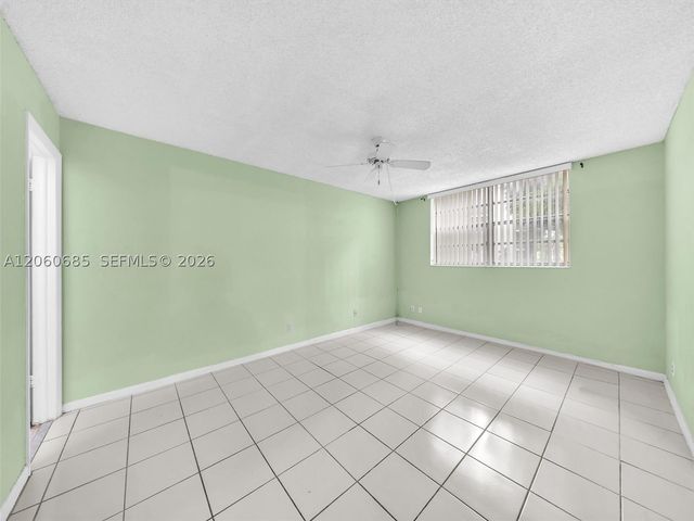 3070 NW 48th Ter 111, Lauderdale Lakes, FL 33313