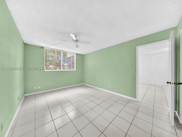 3070 NW 48th Ter 111, Lauderdale Lakes, FL 33313