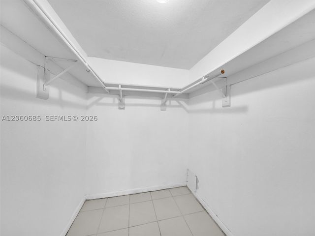 3070 NW 48th Ter 111, Lauderdale Lakes, FL 33313