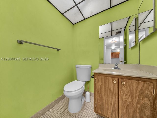 3070 NW 48th Ter 111, Lauderdale Lakes, FL 33313