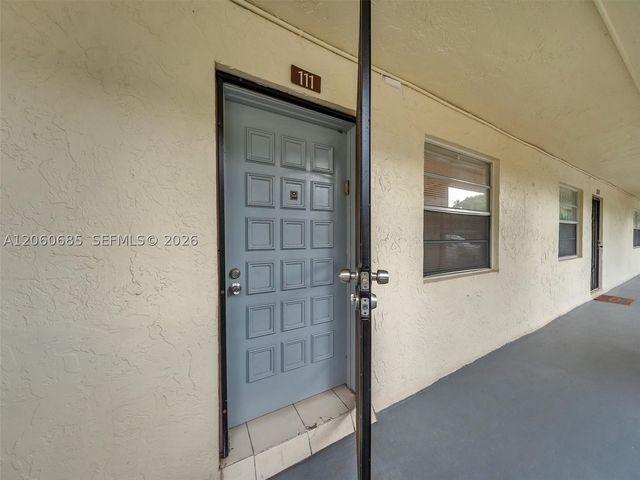 3070 NW 48th Ter 111, Lauderdale Lakes, FL 33313