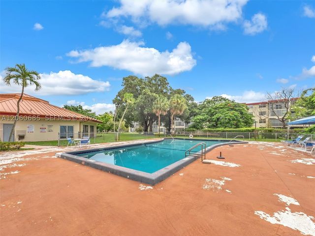 3070 NW 48th Ter 111, Lauderdale Lakes, FL 33313
