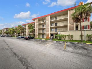 3070 NW 48th Ter 111, Lauderdale Lakes, FL 33313