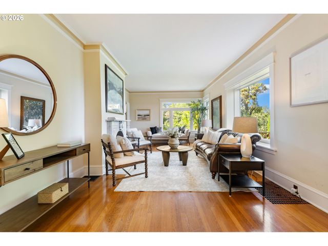 2524 Sw 17TH Ave, Portland, OR 97201