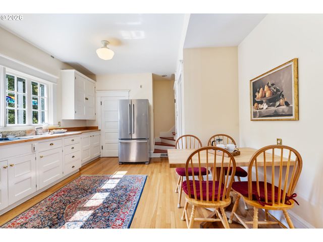 2524 Sw 17TH Ave, Portland, OR 97201
