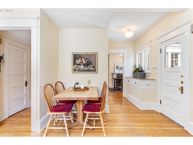 2524 Sw 17TH Ave, Portland, OR 97201