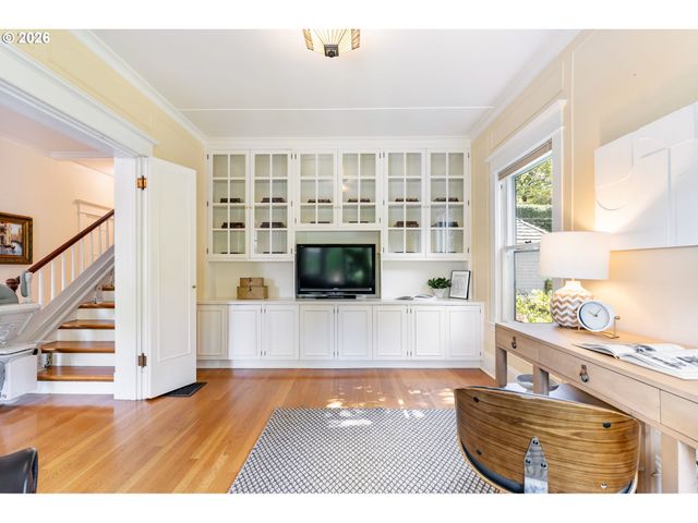 2524 Sw 17TH Ave, Portland, OR 97201