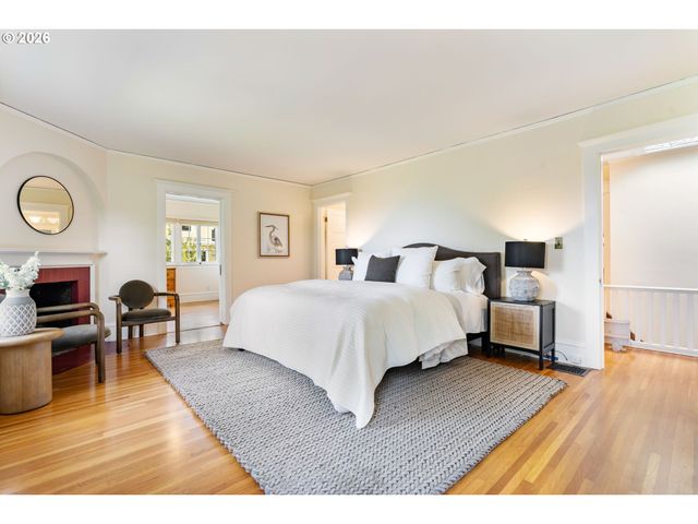 2524 Sw 17TH Ave, Portland, OR 97201