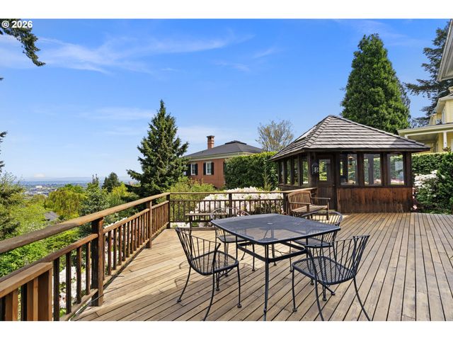 2524 Sw 17TH Ave, Portland, OR 97201