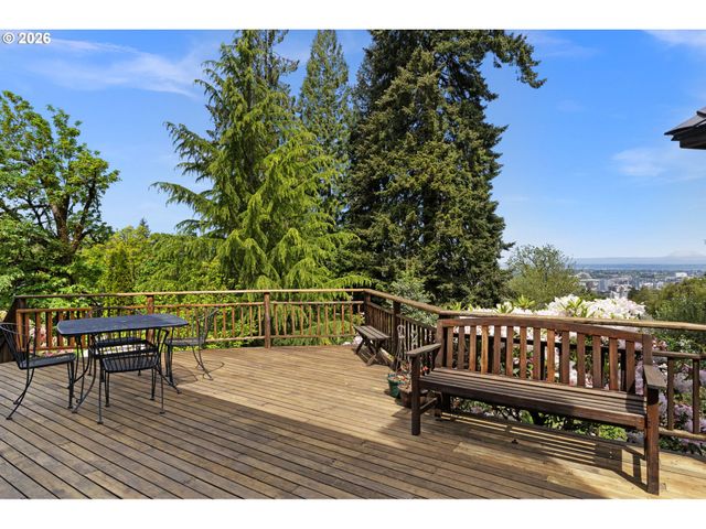 2524 Sw 17TH Ave, Portland, OR 97201