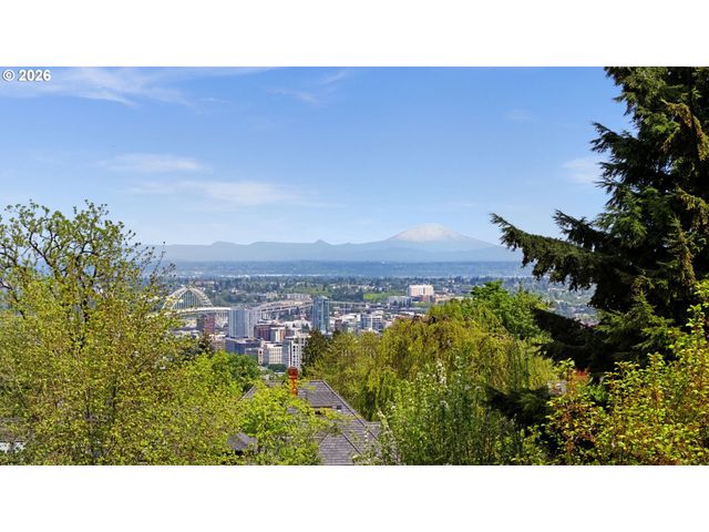 2524 Sw 17TH Ave, Portland, OR 97201