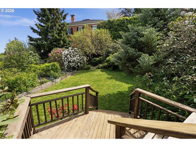 2524 Sw 17TH Ave, Portland, OR 97201