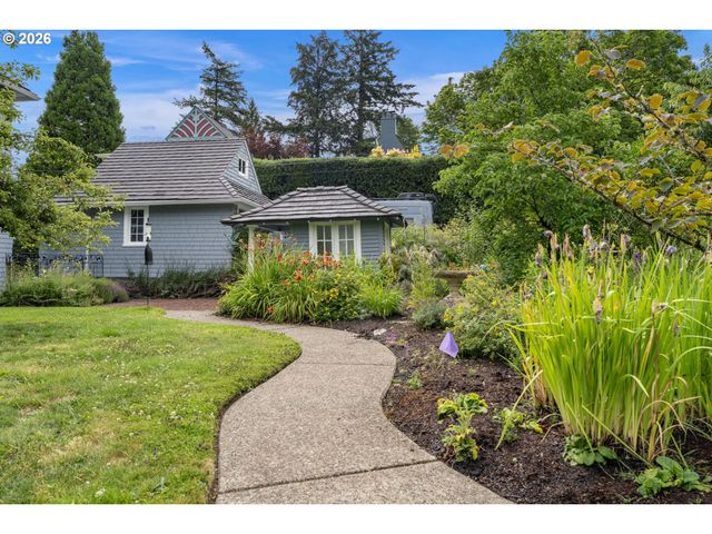 2524 Sw 17TH Ave, Portland, OR 97201