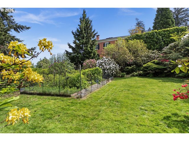 2524 Sw 17TH Ave, Portland, OR 97201