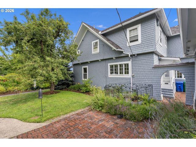 2524 Sw 17TH Ave, Portland, OR 97201