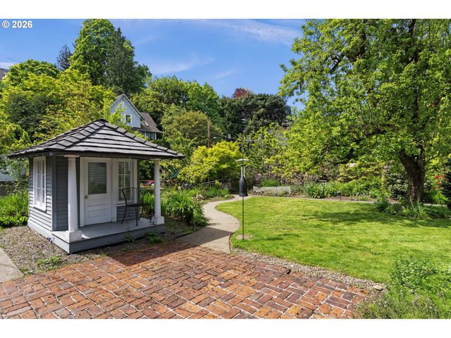 2524 Sw 17TH Ave, Portland, OR 97201