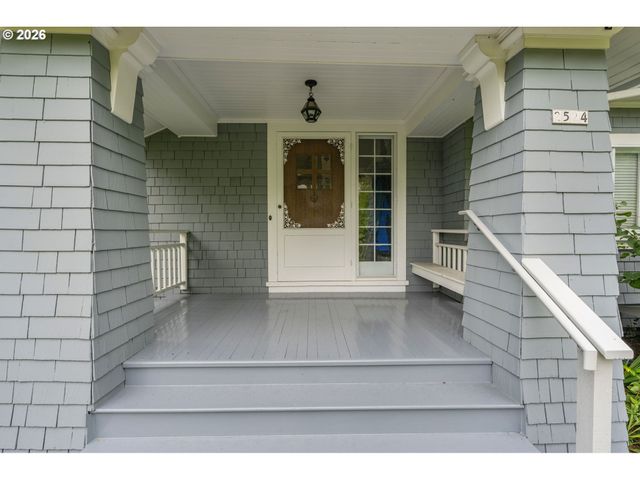 2524 Sw 17TH Ave, Portland, OR 97201