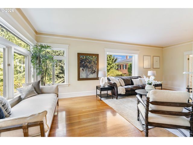 2524 Sw 17TH Ave, Portland, OR 97201