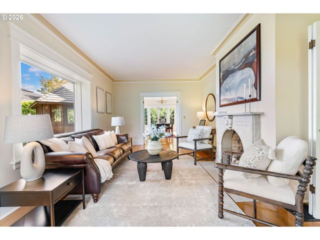 2524 Sw 17TH Ave, Portland, OR 97201
