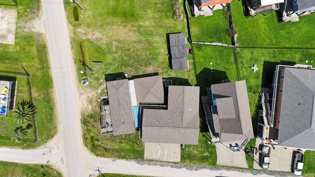 846 S Crystal Beach Road, Port Bolivar, TX 77650