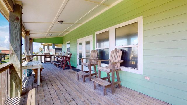 846 S Crystal Beach Road, Port Bolivar, TX 77650