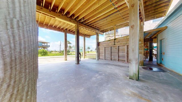 846 S Crystal Beach Road, Port Bolivar, TX 77650