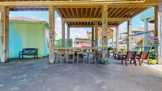 846 S Crystal Beach Road, Port Bolivar, TX 77650