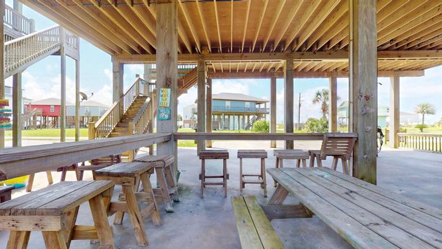 846 S Crystal Beach Road, Port Bolivar, TX 77650