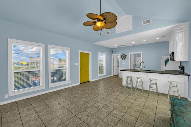 846 S Crystal Beach Road, Port Bolivar, TX 77650