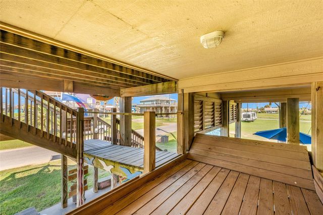 846 S Crystal Beach Road, Port Bolivar, TX 77650