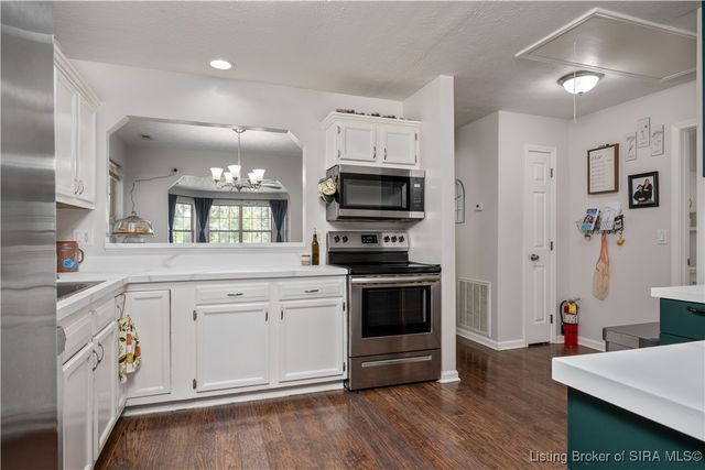 913 Carriage House Court, Jeffersonville, IN 47130