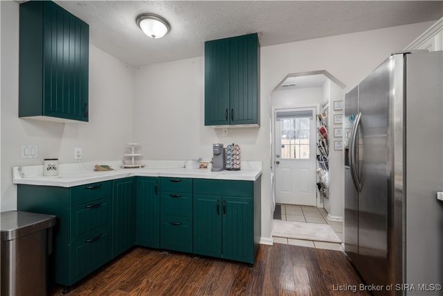 913 Carriage House Court, Jeffersonville, IN 47130