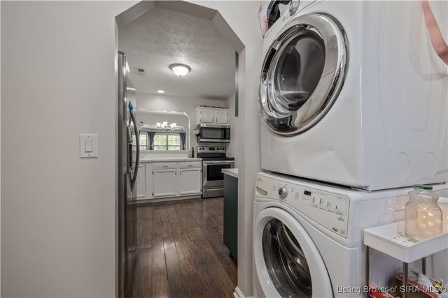 913 Carriage House Court, Jeffersonville, IN 47130