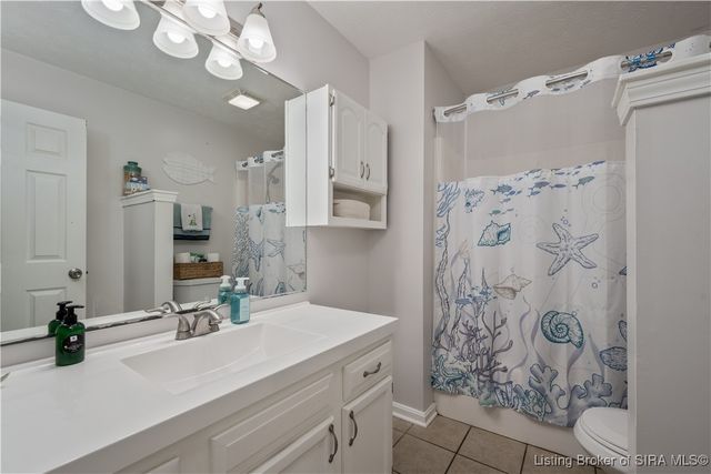913 Carriage House Court, Jeffersonville, IN 47130