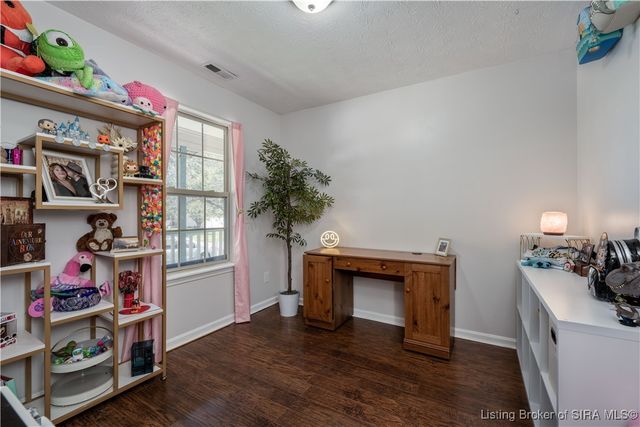 913 Carriage House Court, Jeffersonville, IN 47130