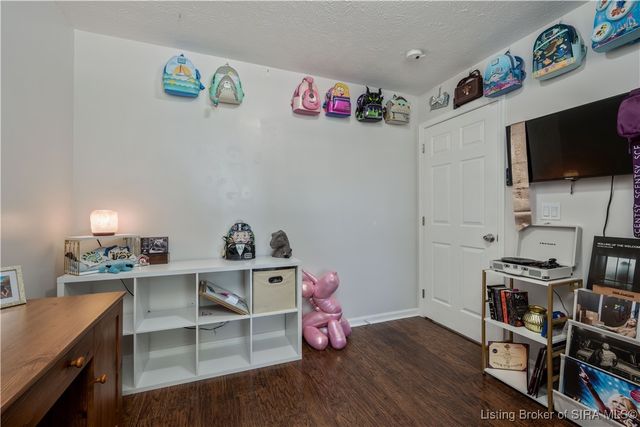 913 Carriage House Court, Jeffersonville, IN 47130