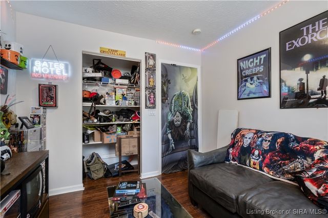 913 Carriage House Court, Jeffersonville, IN 47130